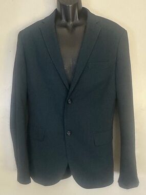 Lindbergh Blazer 42R sim fit Gently worn 2 button Side vents  30% recycled poly